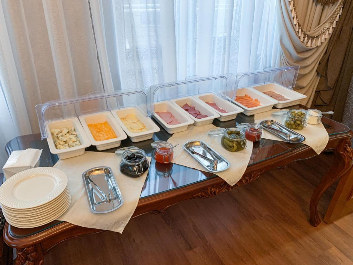Gregory Hotel Dendrarium Park Chişinău Esterno foto