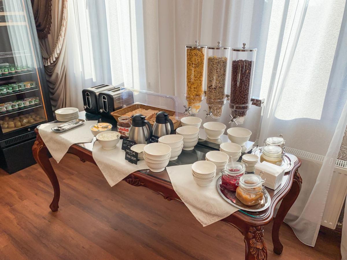 Gregory Hotel Dendrarium Park Chişinău Esterno foto