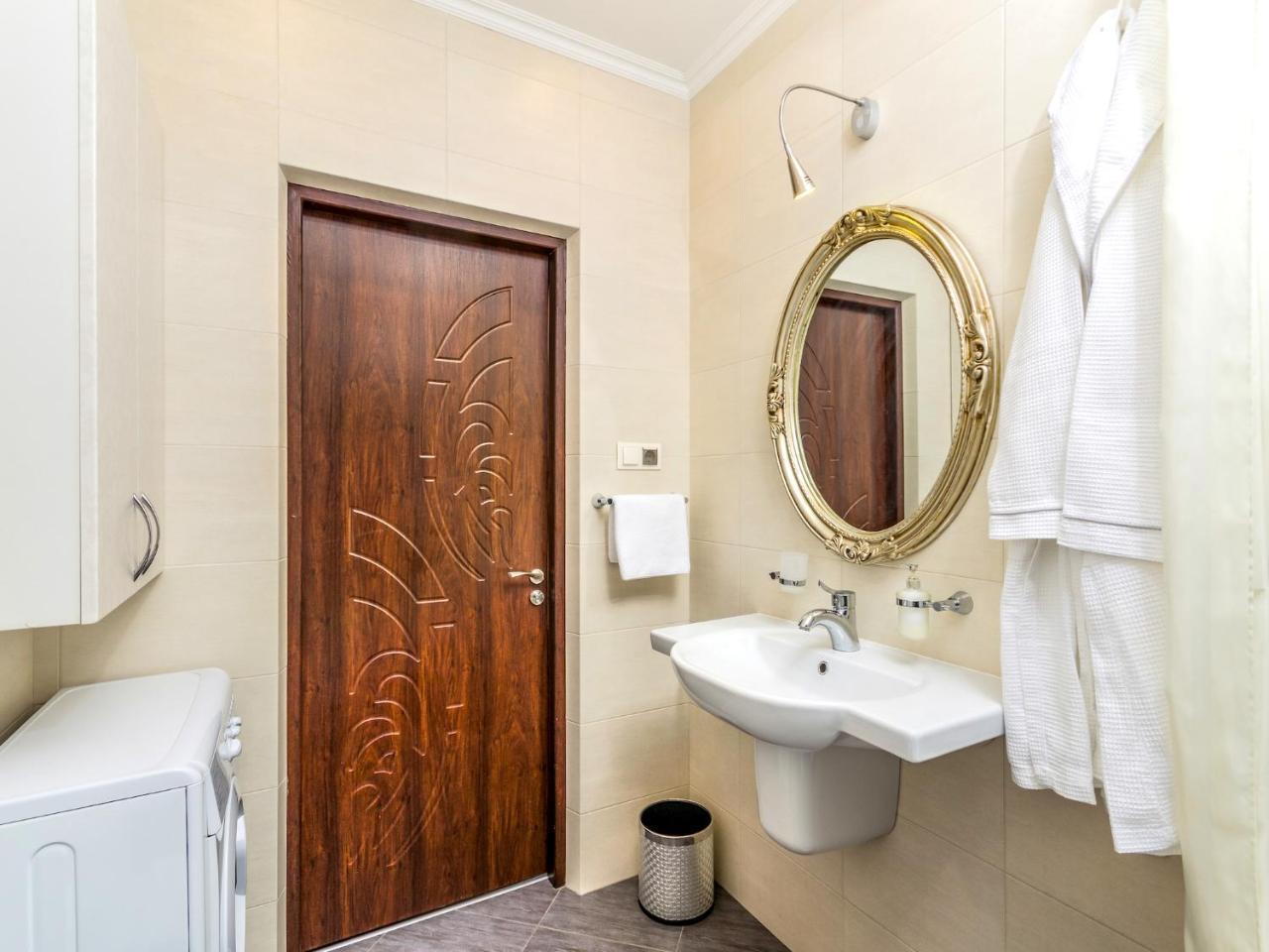 Gregory Hotel Dendrarium Park Chişinău Esterno foto