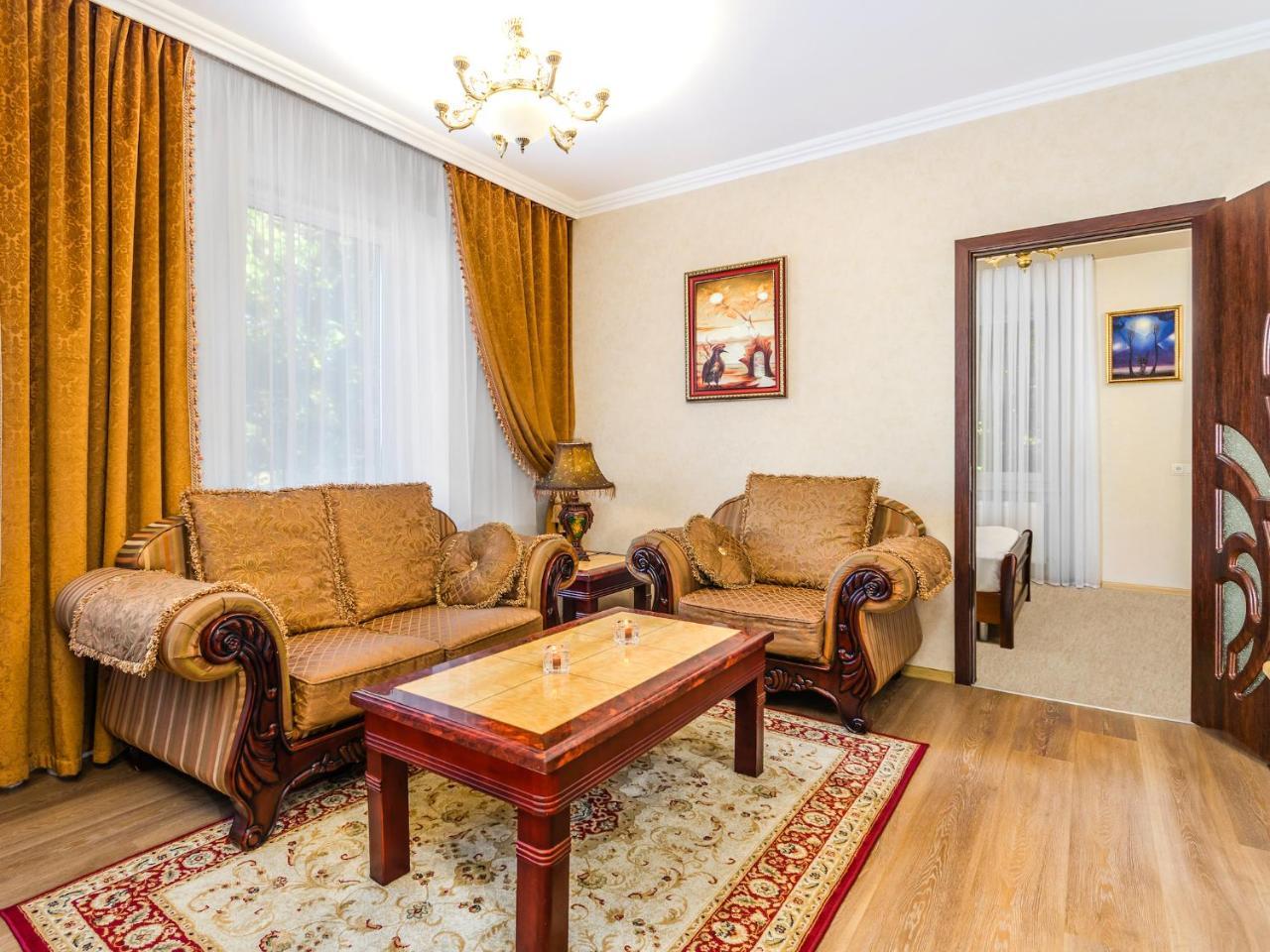 Gregory Hotel Dendrarium Park Chişinău Esterno foto