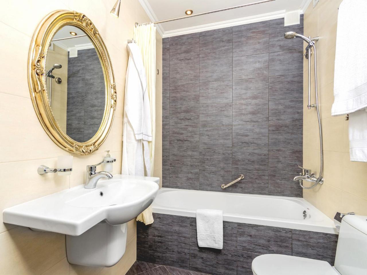 Gregory Hotel Dendrarium Park Chişinău Esterno foto